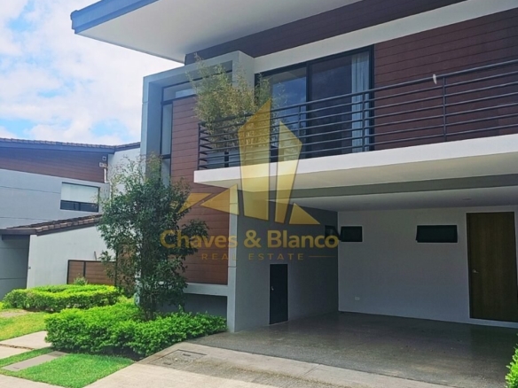 Venta de Casa en Condominio en Escazú!