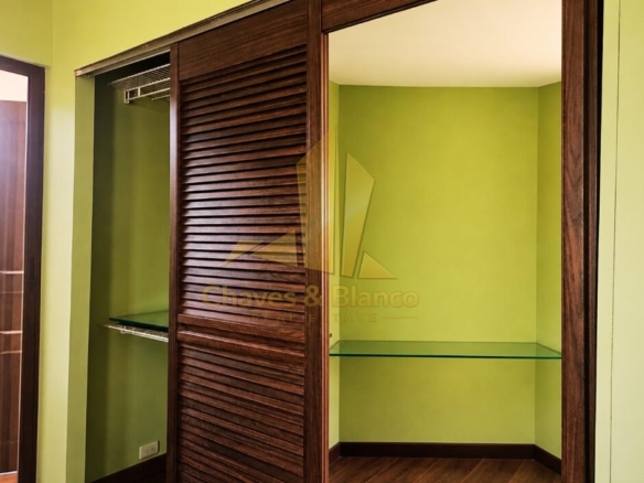 Venta de Casa en Residencial en Alajuelita!