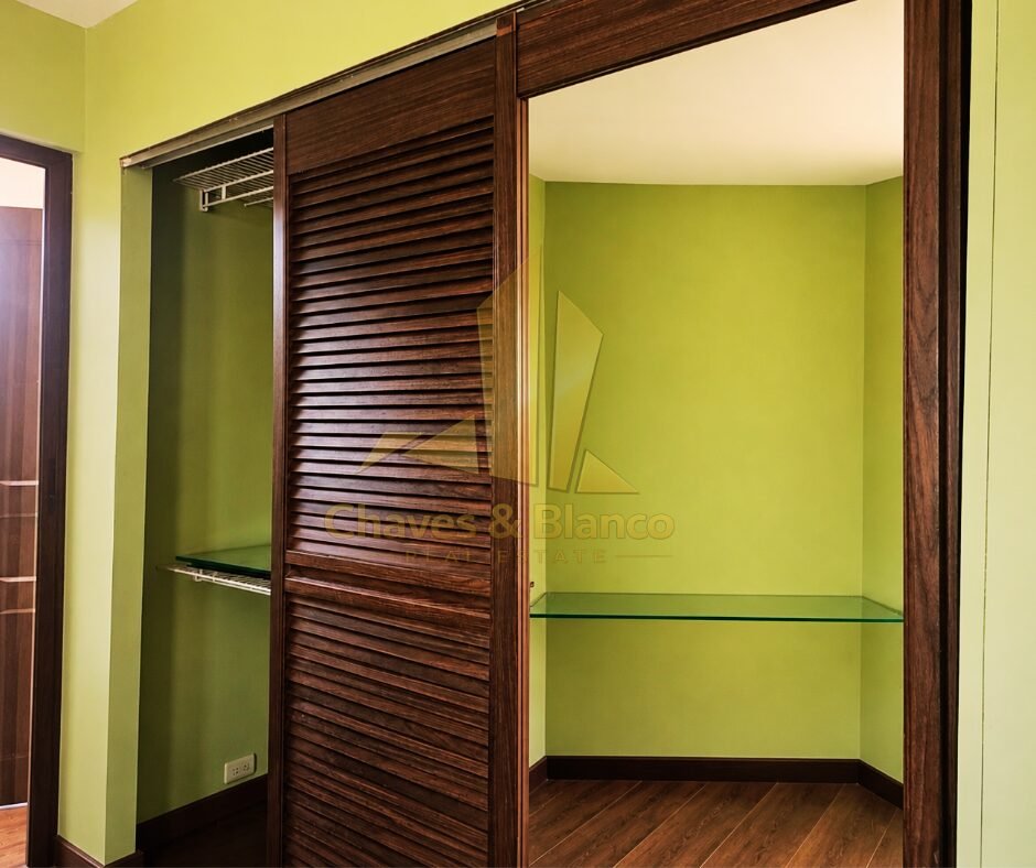 Venta de Casa en Residencial en Alajuelita!