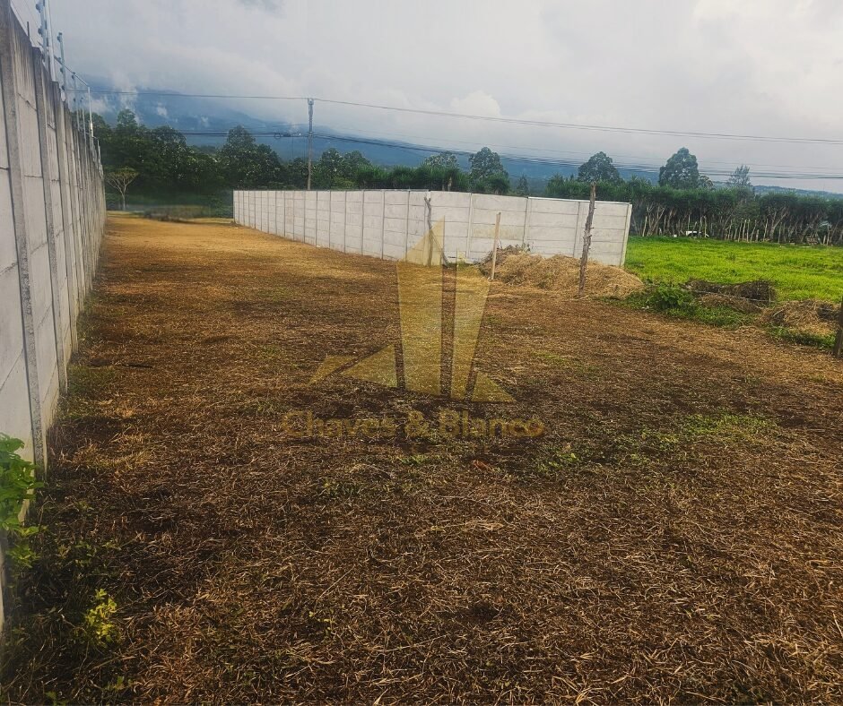 OPORTUNIDAD: Lote Plano de 450 m² en Santa Bárbara con Vista a la Montaña – ¡Listo para Construir!
