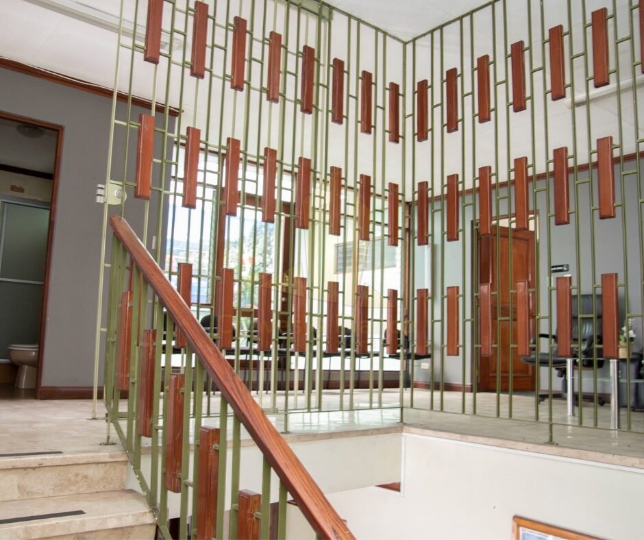 ¡Oportunidad Única en Catedral! Casa Mixta de 350m²: Ideal para Negocio o Vivienda