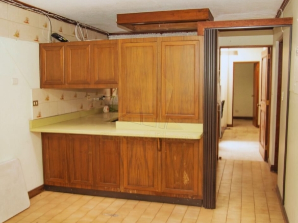 ¡Oportunidad Única en Catedral! Casa Mixta de 350m²: Ideal para Negocio o Vivienda