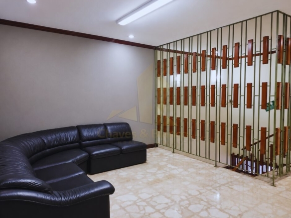 ¡Oportunidad Única en Catedral! Casa Mixta de 350m²: Ideal para Negocio o Vivienda