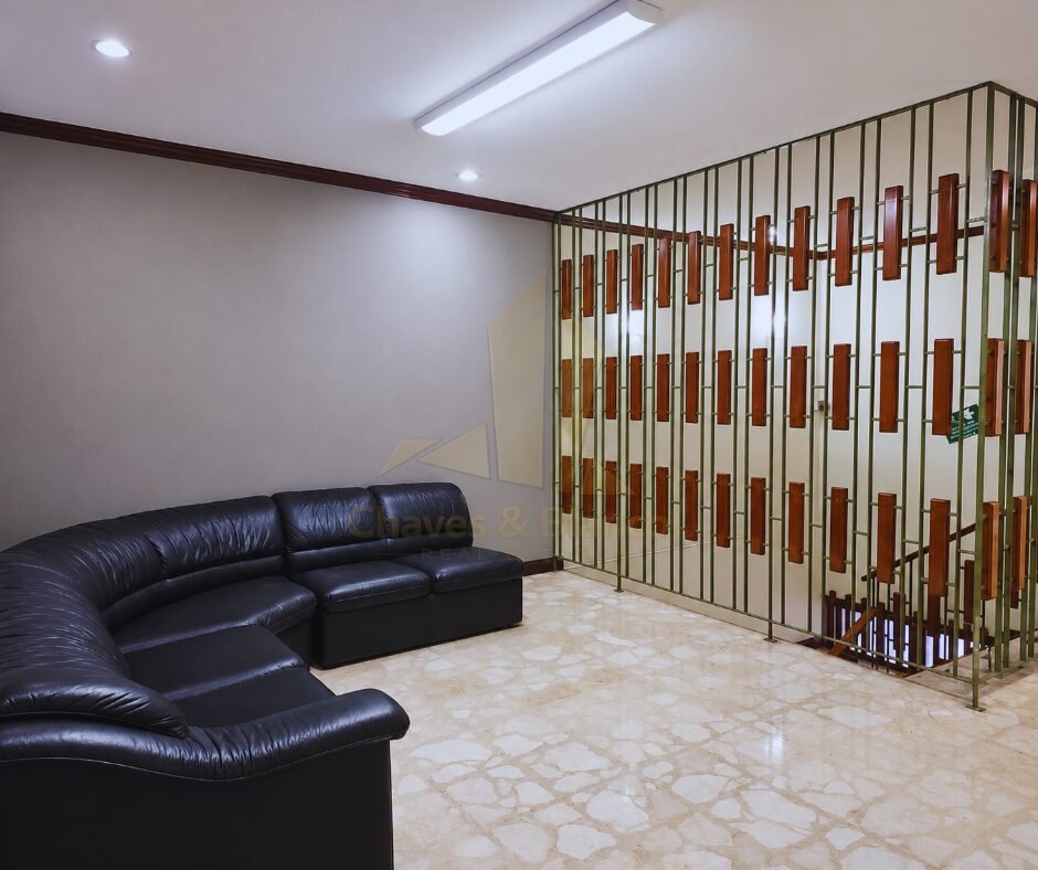 ¡Oportunidad Única en Catedral! Casa Mixta de 350m²: Ideal para Negocio o Vivienda