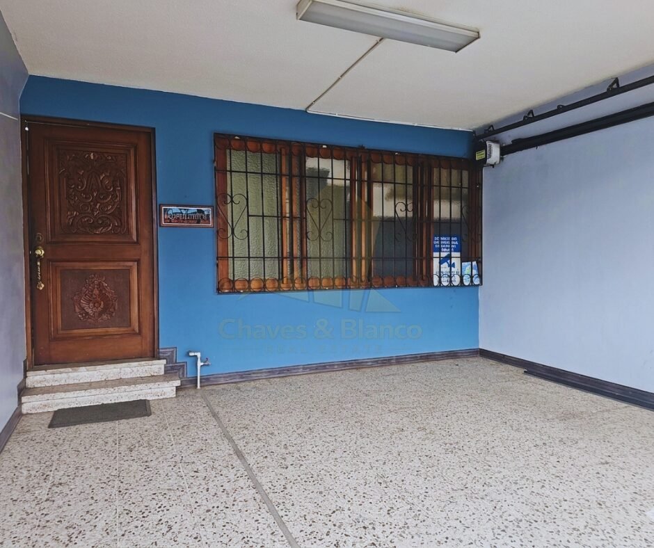 ¡Oportunidad Única en Catedral! Casa Mixta de 350m²: Ideal para Negocio o Vivienda