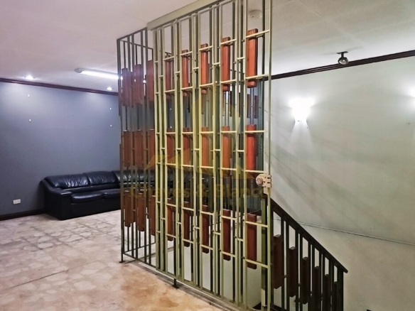 ¡Oportunidad Única en Catedral! Casa Mixta de 350m²: Ideal para Negocio o Vivienda