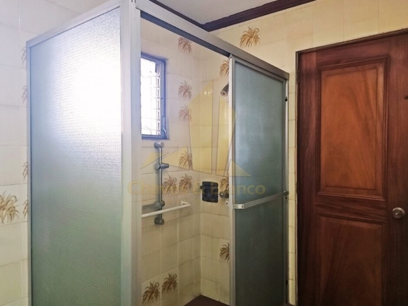 ¡Oportunidad Única en Catedral! Casa Mixta de 350m²: Ideal para Negocio o Vivienda