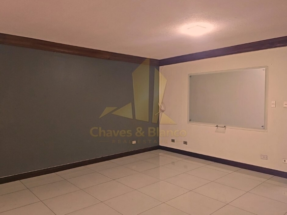 ¡Oportunidad Única en Catedral! Casa Mixta de 350m²: Ideal para Negocio o Vivienda