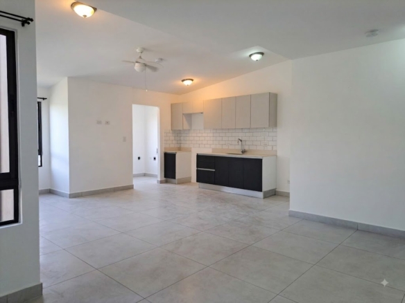 Apto 2da Planta en Condominio Francisco, La Aurora – ¡Pet Friendly!